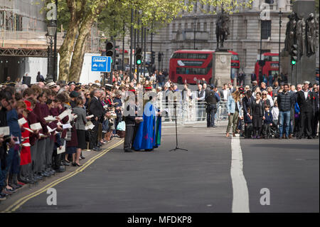 Il cenotafio, Whitehall di Londra, Regno Unito. Il 25 aprile, 2018. Anzac Day service è tenuto presso il Cenotafio alle 11.00 a Londra con il principe Harry che frequentano. Credito: Malcolm Park/Alamy Live News. Foto Stock