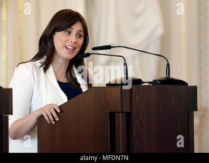 Il Castello di Praga, Repubblica Ceca. Xxv Aprile, 2018. Israeli Vice Ministro degli Affari Esteri Tzipi Hotovely assiste la marcatura degli eventi 70 anni dello Stato di Israele presso il Castello di Praga, Repubblica Ceca, mercoledì 25 aprile, 2018. Credito: Michaela Rihova/CTK foto/Alamy Live News Foto Stock