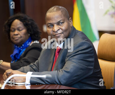 New York, NY, STATI UNITI D'AMERICA. Xxv Aprile, 2018. FAUSTIN TOUADERA ARCHANGE, Presidente della Repubblica Centrafricana, presso le Nazioni Unite a New York City il 25 aprile 2018 Credit: Michael Brochstein/ZUMA filo/Alamy Live News Foto Stock