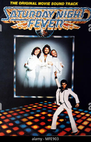 Bee Gees & John Travolta sull'album doppio manicotto di copertura la febbre del sabato sera da RSO RECORDS. Foto Stock