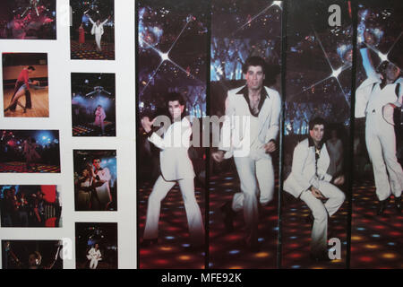 John Travolta Discoteca all'interno dell'album doppio manicotto di copertura la febbre del sabato sera da RSO RECORDS. Foto Stock