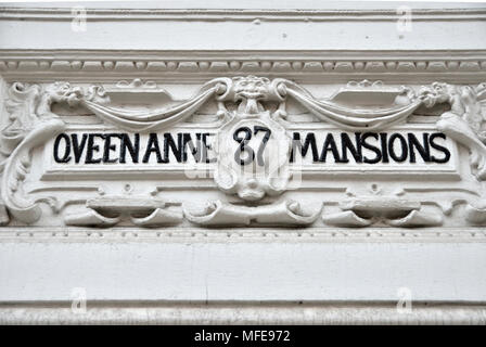 Queen Anne Mansions apartments in Wimpole Street W1, Londra, Regno Unito. Foto Stock