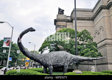 Statua di dinosauro Carnegie "Dippy il Diplodocus", Carnegie Musei , Pittsburgh, Pennsylvania, STATI UNITI D'AMERICA Foto Stock