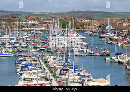 Weymouth vista sul porticciolo di weymouth cittadina balneare e di villeggiatura sulla costa sud dell'inghilterra uk gb Foto Stock