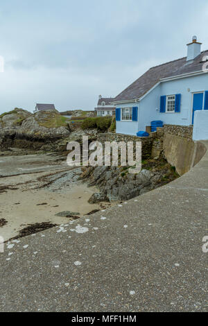 Proprietà sulla spiaggia in baie a Rhoscolyn su Anglesey Foto Stock