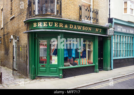 Breuer & Dawson vintage negozio di abbigliamento in King Street, Margate Foto Stock