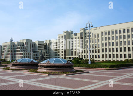 Il palazzo del Parlamento e la statua di Lenin sulla piazza Indipendenza a Minsk, Bielorussia Foto Stock