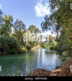 Rive del fiume Giordano al sito battesimale, Israele Foto Stock