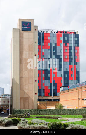 Studio Inn Student Village alto blocco di alloggi per Coventry gli studenti universitari nel centro di Coventry Foto Stock