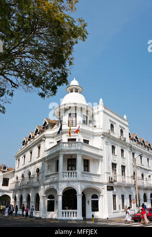 Vista verticale del Queen's Hotel, Kandy, Sri Lanka. Foto Stock