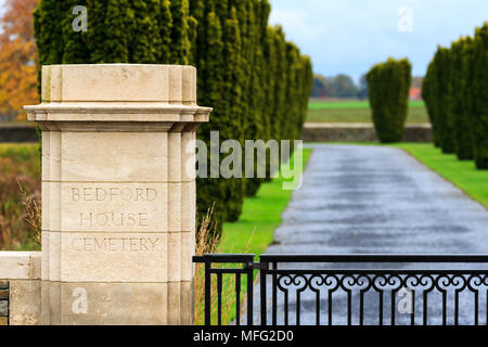 Ingresso al Bedford House cimitero - Commissione delle tombe di guerra del Commonwealth (CWGC) Foto Stock