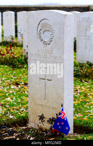 Una tomba di una nuova zelanda soldato della Grande Guerra a Messine Ridge. Foto Stock