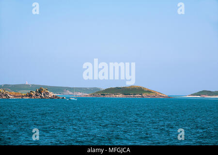 Vista delle isole orientali e l'estremità orientale di San Martin's, dalla "cillonian' in Crow Suono, isole Scilly, REGNO UNITO Foto Stock