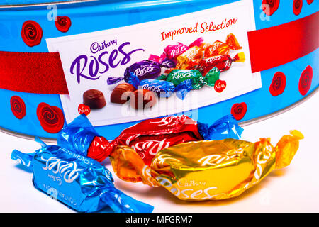 Scatola di Cadbury cioccolato Rose Foto Stock