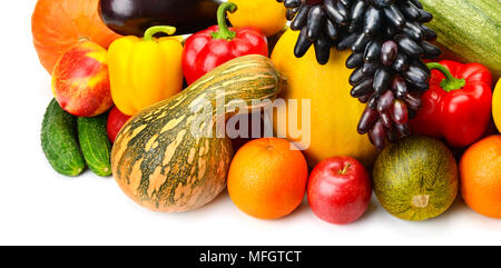 La frutta e la verdura isolati su sfondo bianco Foto Stock