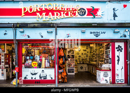 Mercato di Portobello Road, Royal Borough di Kensington e Chelsea, London, England, Regno Unito, Europa Foto Stock