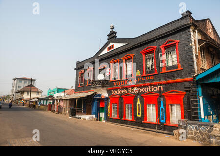 Edificio coloniale nel centro di Freetown, Sierra Leone, Africa occidentale, Africa Foto Stock
