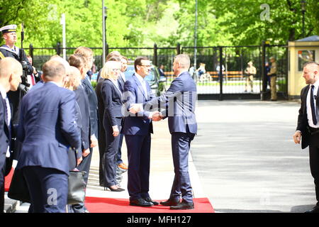 Varsavia, Polonia. Xxv Aprile, 2018. Primo ministro slovacco Peter pellegrini arrivati per la visita ufficiale al Primo Ministro polacco Mateusz Morawiecki a Varsavia. Credito: Jakob Ratz/Pacific Press/Alamy Live News Foto Stock