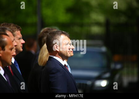 Varsavia, Polonia. Xxv Aprile, 2018. Primo ministro slovacco Peter pellegrini arrivati per la visita ufficiale al Primo Ministro polacco Mateusz Morawiecki a Varsavia. Credito: Jakob Ratz/Pacific Press/Alamy Live News Foto Stock