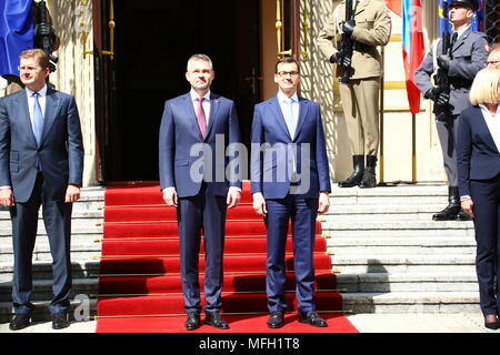 Varsavia, Polonia. Xxv Aprile, 2018. Primo ministro slovacco Peter pellegrini arrivati per la visita ufficiale al Primo Ministro polacco Mateusz Morawiecki a Varsavia. Credito: Jakob Ratz/Pacific Press/Alamy Live News Foto Stock