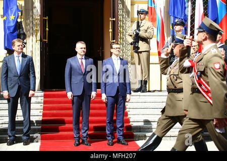 Varsavia, Polonia. Xxv Aprile, 2018. Primo ministro slovacco Peter pellegrini arrivati per la visita ufficiale al Primo Ministro polacco Mateusz Morawiecki a Varsavia. Credito: Jakob Ratz/Pacific Press/Alamy Live News Foto Stock