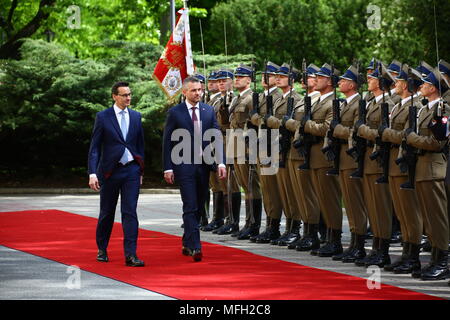 Varsavia, Polonia. Xxv Aprile, 2018. Primo ministro slovacco Peter pellegrini arrivati per la visita ufficiale al Primo Ministro polacco Mateusz Morawiecki a Varsavia. Credito: Jakob Ratz/Pacific Press/Alamy Live News Foto Stock