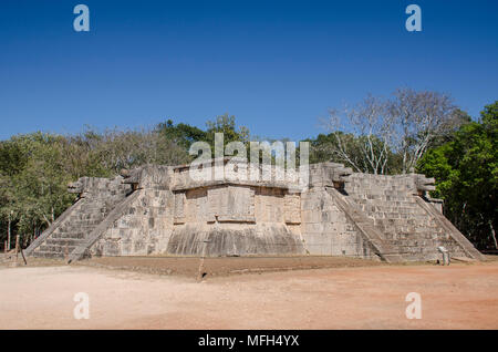 Una notevole struttura a maya sito archeologico Foto Stock