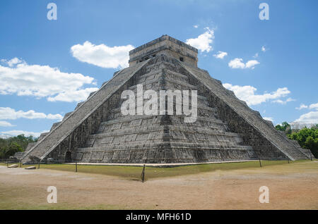 La più notevole struttura in Chichen Itza mayan sito archeologico Foto Stock