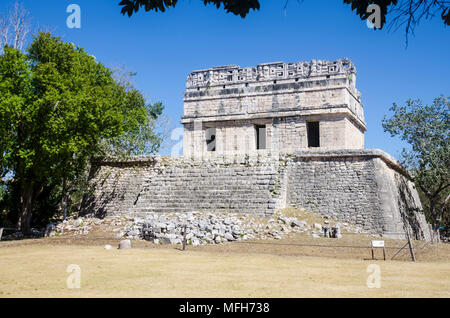 Una notevole struttura a maya sito archeologico Foto Stock