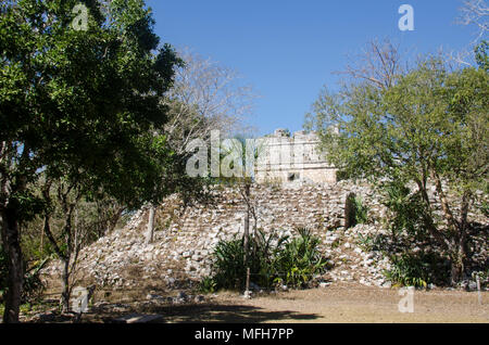 Una notevole struttura a maya sito archeologico Foto Stock