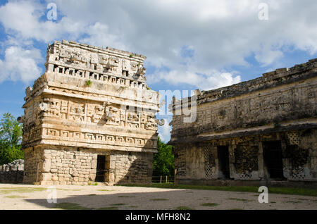 Una notevole struttura a maya sito archeologico Foto Stock