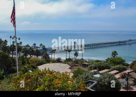 Il San Clemente Pier nella California del sud, Orange County come visto da Casa Romantica. Foto Stock