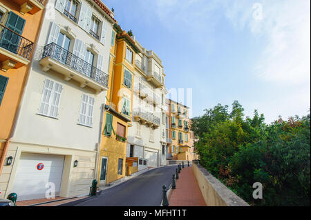 La bella architettura di Monaco e vicino a Palazzo del Principe di Monaco. Principato di Monaco è il secondo più piccolo e più densamente popolato coun Foto Stock