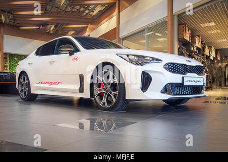 VILNIUS, Lituania-aprile 13, 2018: 2018 White Kia Stinger GT Foto Stock