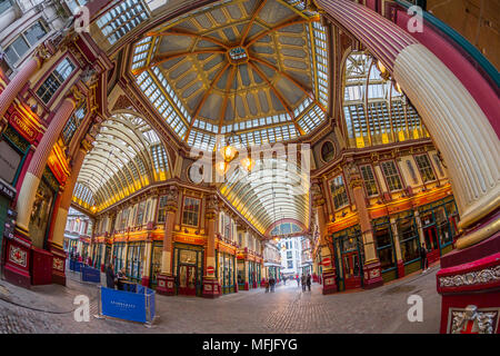 Vista fisheye del interno del mercato Leadenhall, la città di Londra, Inghilterra, Regno Unito, Europa Foto Stock