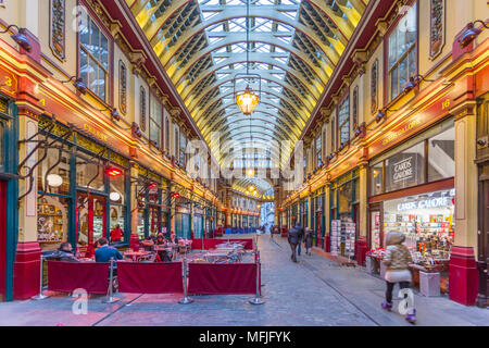 Vista interna del mercato Leadenhall, la città di Londra, Inghilterra, Regno Unito, Europa Foto Stock