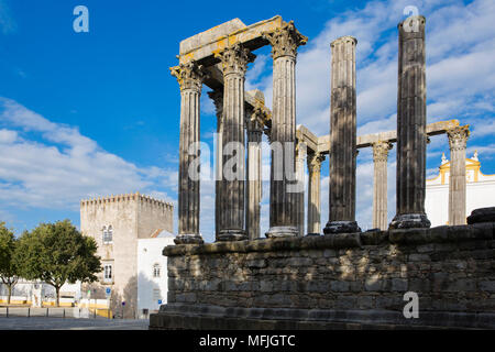 Il tempio romano di Diana nel centro di Evora, UNESCOI Sito Patrimonio Mondiale, Evora, Portogallo, Europa Foto Stock