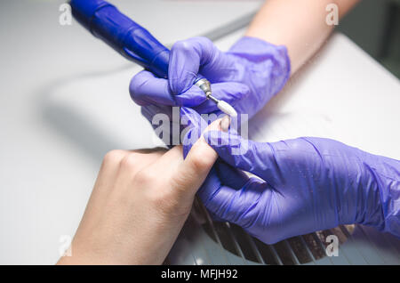 Closeup colpo di manicure hardware in un salone di bellezza Foto Stock