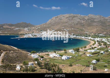 Vista sulla baia di Livadi, Serifos, Cicladi, il Mare Egeo e le isole greche, Grecia, Europa Foto Stock