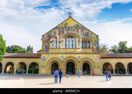 PALO ALTO, Stati Uniti d'America - 31 MAR 2018: la chiesa commemorativa presso la Stanford University. Fondata nel 1885, l'università è uno dei leader mondiali nel campo delle istituzioni reno Foto Stock