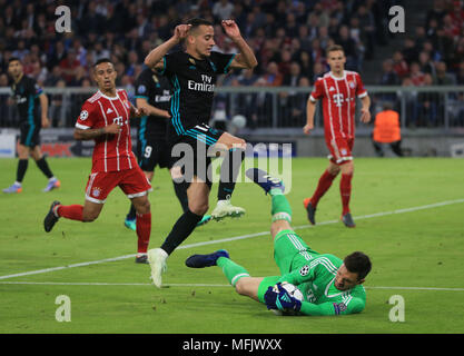 Monaco di Baviera, Germania. Xxv Aprile, 2018. Il Bayern Monaco è il portiere Sven Ulreich compete durante la prima gamba match di UEFA Champions League semifinale tra Bayern Monaco di Germania e Real Madrid di Spagna a Monaco di Baviera, Germania, il 25 aprile 2018. Il Bayern Monaco ha perso 1-2. Credito: Philippe Ruiz/Xinhua/Alamy Live News Foto Stock