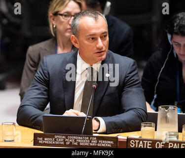 La città di New York, Stati Uniti d'America. 26 apr, 2018. Nickolay Mladenov, ONU coordinatore speciale per il processo di pace in Medio Oriente che parla al Consiglio di Sicurezza delle Nazioni Unite a New York City. Credito: SOPA Immagini limitata/Alamy Live News Foto Stock