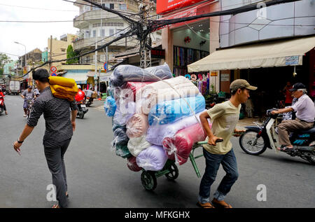 Soai quello dei Kinh tessuto Lam Mercato, Chinatown business, Ho Chi Minh City;; Saigon Vietnam; Foto Stock