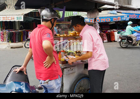 Soai quello dei Kinh tessuto Lam Mercato, Chinatown business, Ho Chi Minh City;; Saigon Vietnam; Foto Stock