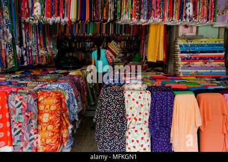 Soai quello dei Kinh tessuto Lam Mercato, Chinatown business, Ho Chi Minh City;; Saigon Vietnam; Foto Stock