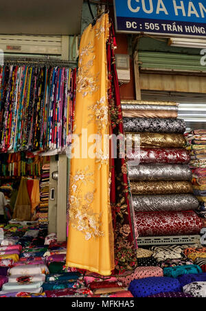 Soai quello dei Kinh tessuto Lam Mercato, Chinatown business, Ho Chi Minh City;; Saigon Vietnam; Foto Stock