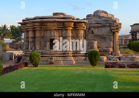 Tempio Mahadeva facciata, Itgi, nello stato di Karnataka, India Foto Stock