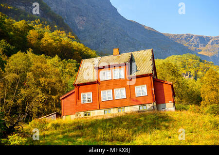 Casa sulle montagne della Norvegia Foto Stock