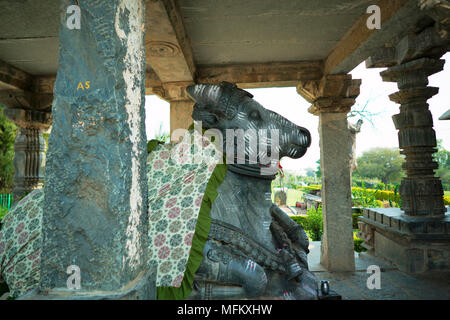 DAMBAL, nello stato di Karnataka, India. Doddabasappa Tempio. NANDI Foto Stock