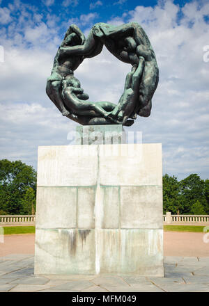 Monumento in uomo rendendo il cerchio da Gustav Vigeland, Oslo, Norvegia Foto Stock